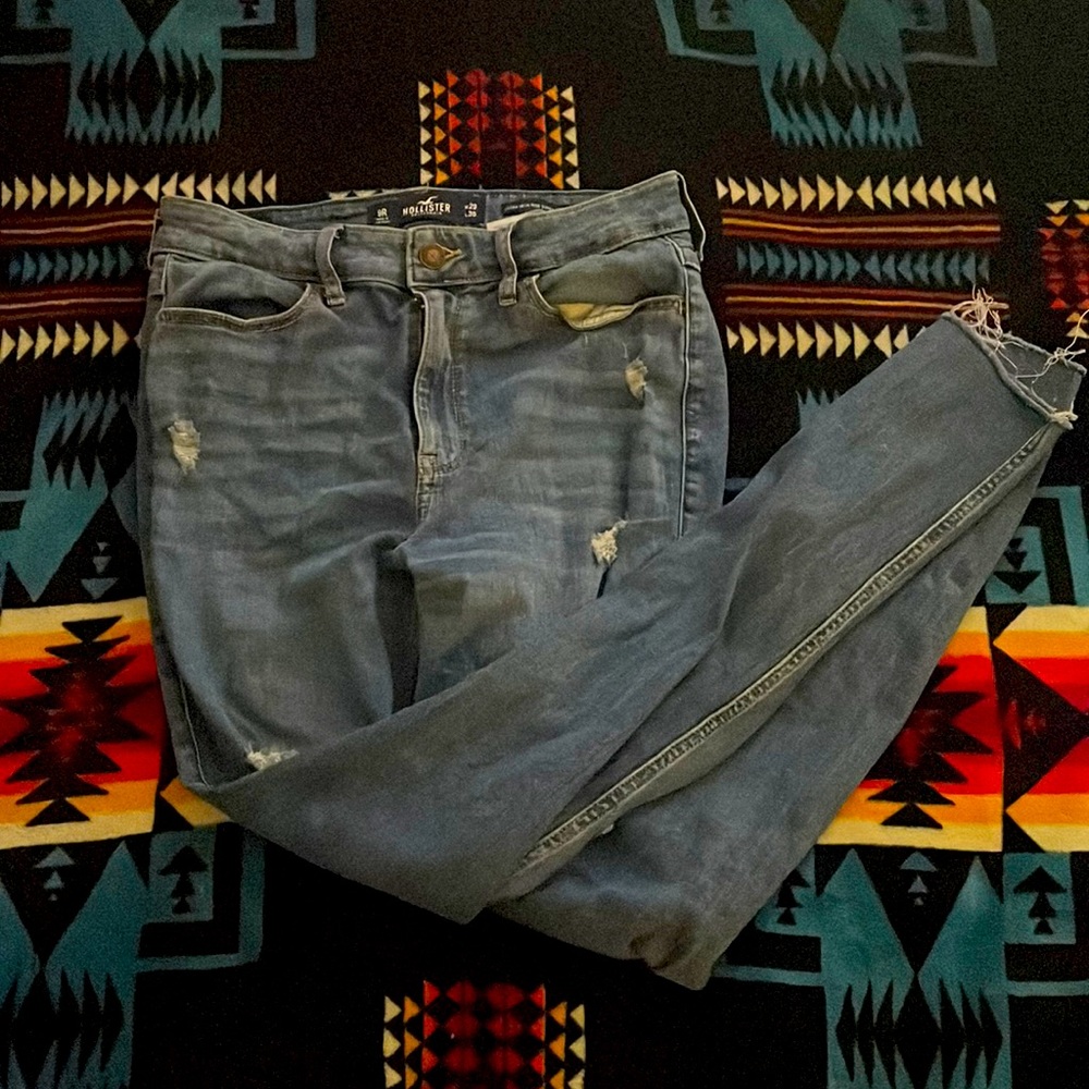 Very nice jeans, good and stretchy!<3